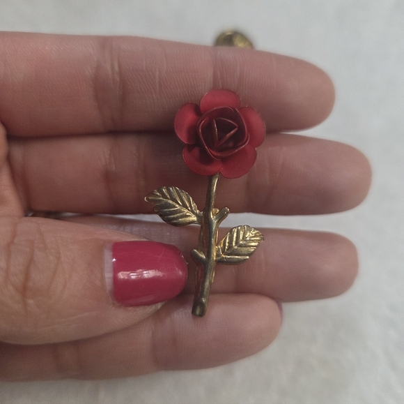 Brooch Set of 2 + 1 Push Pin | Floral Red and Gold - Picture 4 of 5